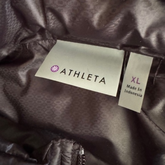 NWT! Athleta Downalicious Deluxe Vest - Black - XL - Picture 7 of 7